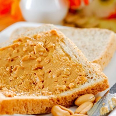 close-up-dessert-plate-table_1048944-10047575